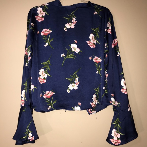 🌺Navy Floral Sateen Tie Front Blouse🌺 - Picture 3 of 3